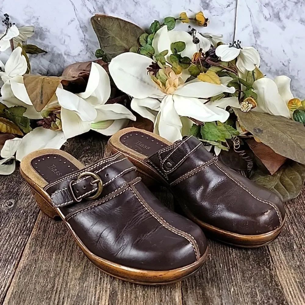 Bass nature wood clogs Size 6.5
